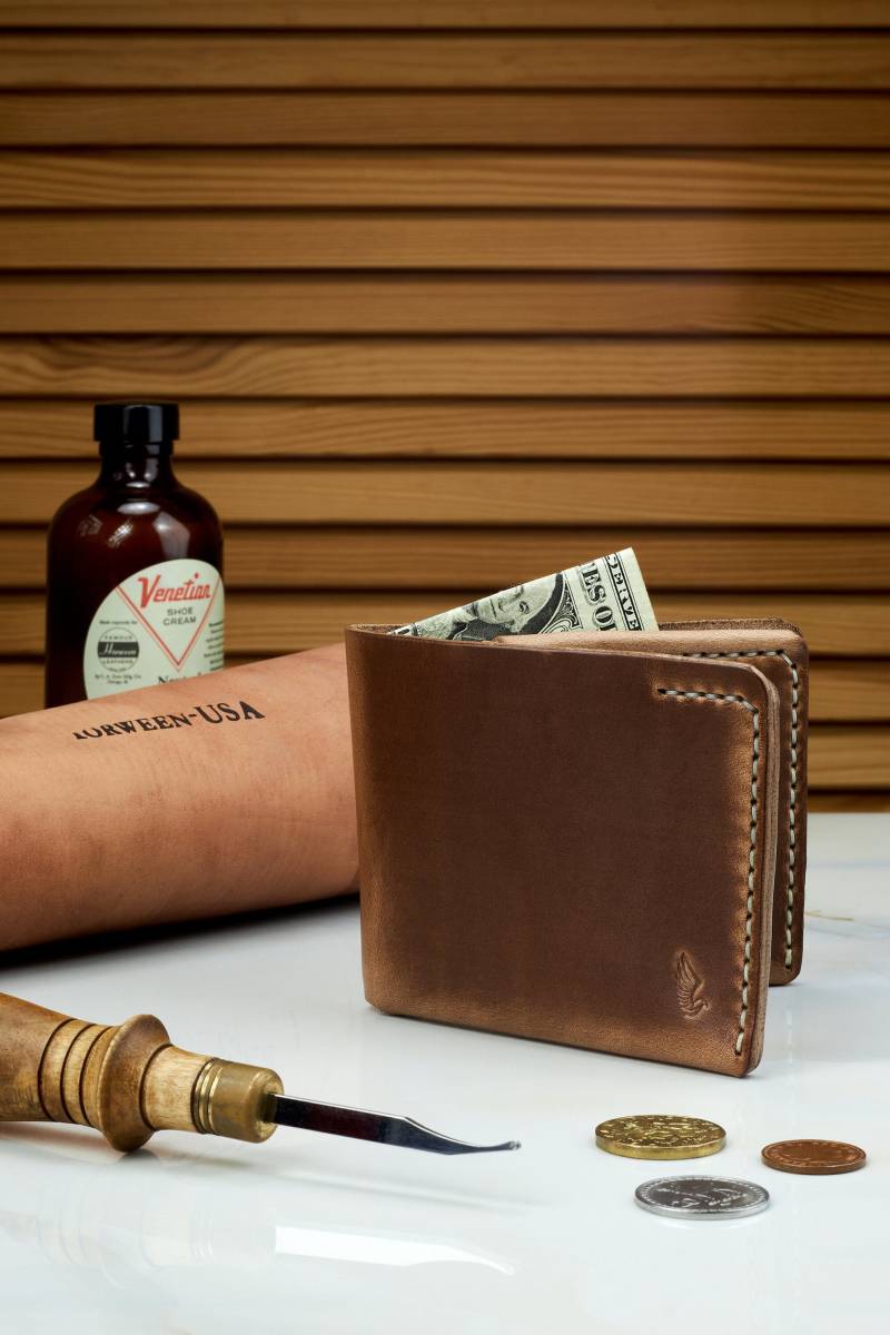 Horween Leder Geldbörse in Natural Chromexcel/Geschenk Für Ihn, Ihn Aus Einem Stück Leder, Handgefertigt, Arpa von Balabanoff