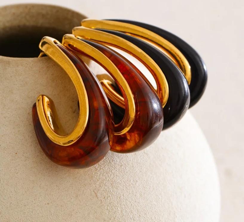 Handgefertigte Ovale Harz Ohrringe | Schildpatt-Schwarze Huggies Breite Goldcreolen Geschenk Für Sie von BalainArt