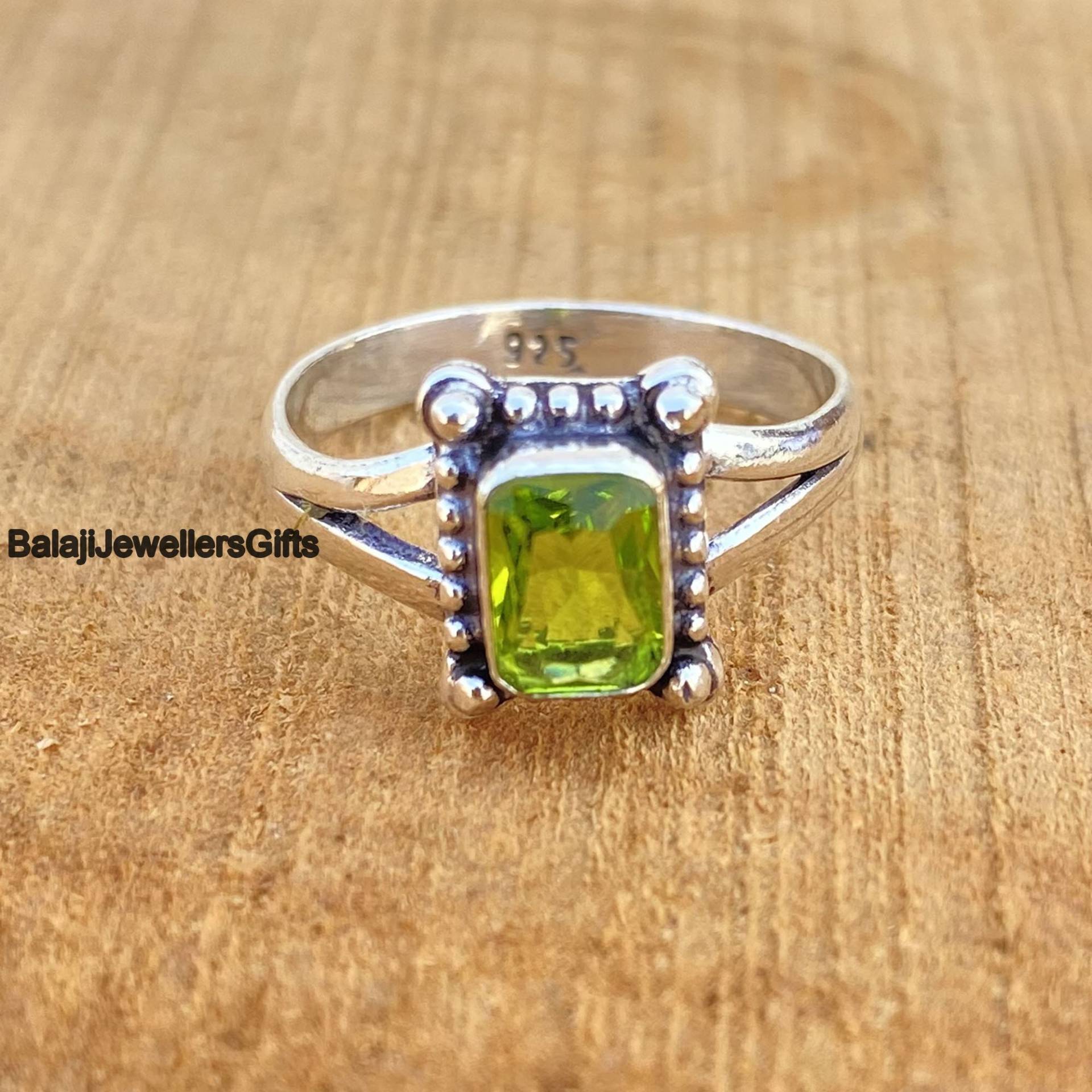 Massiver Peridot Edelstein Ring, 925 Sterling Silber, Meditationsring, Sorgenring, Ehering, Zierlicher Frauenring, Geschenk Sie B1443 von BalajiJewellersGifts