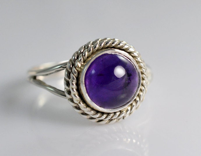 Amethyst Ring Runder Lila Edelstein, Gedrehtes Sterling Silber von BalajiJewels