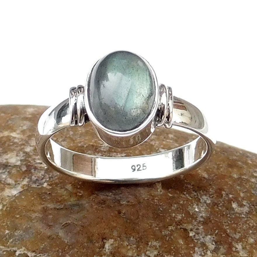 Handgefertigter Ovaler Labradorit-Ring 925 Sterling Silber Band von BalajiJewels