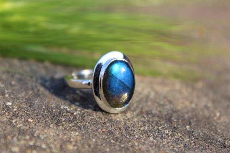 Handgemachte Oval Labradorit Sterling Silber Statement Ring von BalajiJewels
