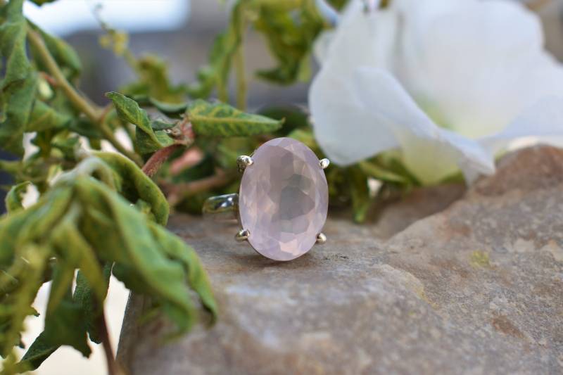 Handgemachte Rosenquarz 925 Sterling Silber Prong Set Ring von BalajiJewels