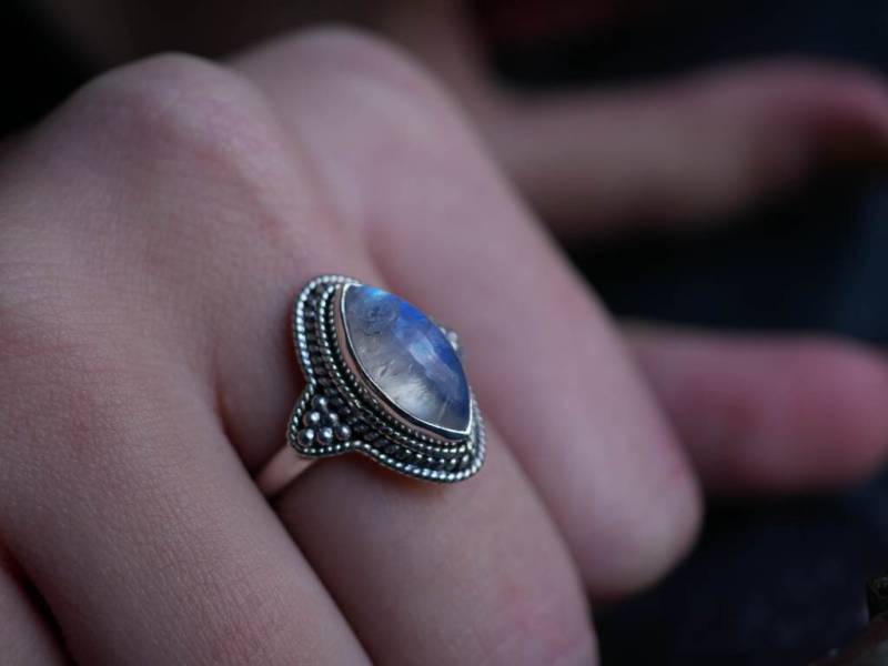 Handgemachter Marquise Regenbogen Mondstein Ring Sterling Silber Cabochon von BalajiJewels