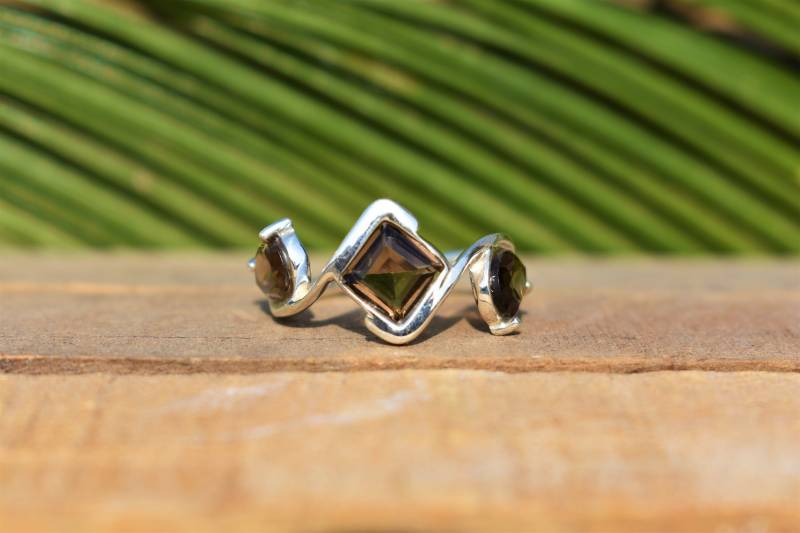 Handgemachter Silberring Mit Rauchquarz Edelsteinschmuck von BalajiJewels