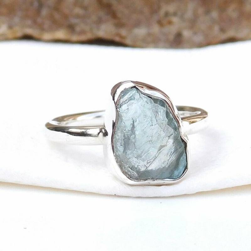 Handgemachter Statement-Ring Aus Rauem Aquamarin Sterling Silber Band von BalajiJewels