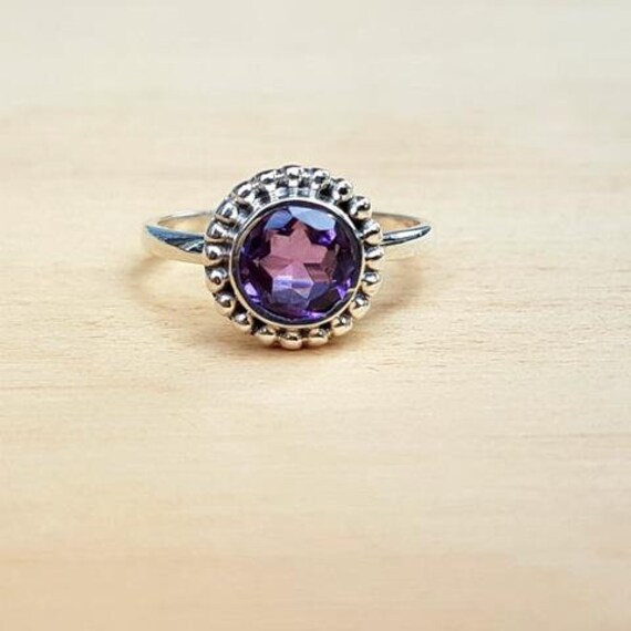 Handgemachter Zierlicher Amethyst Ring Sterling Silber Edelstein, Boho Schmuck von BalajiJewels