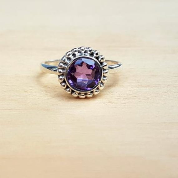 Handgemachter Zierlicher Amethyst Ring Sterling Silber Edelstein, Boho Schmuck von BalajiJewels