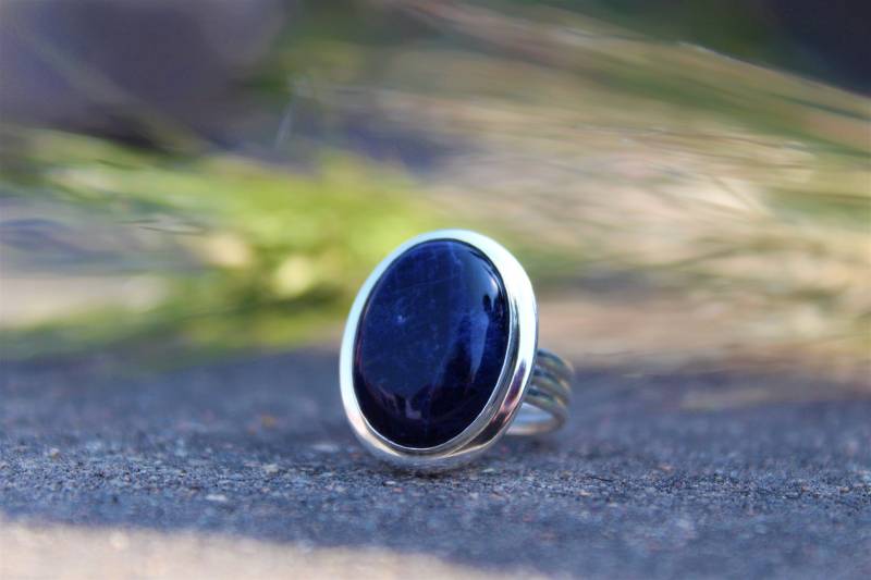 Oval Sodalith Sterling Silber Ring Handgemachter Statement Schmuck von BalajiJewels
