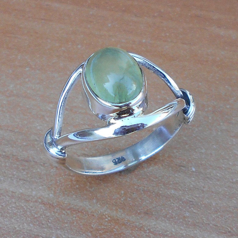 Prehnit Ring Ovaler Grüner Edelstein, Handgemachter Schmuck von BalajiJewels