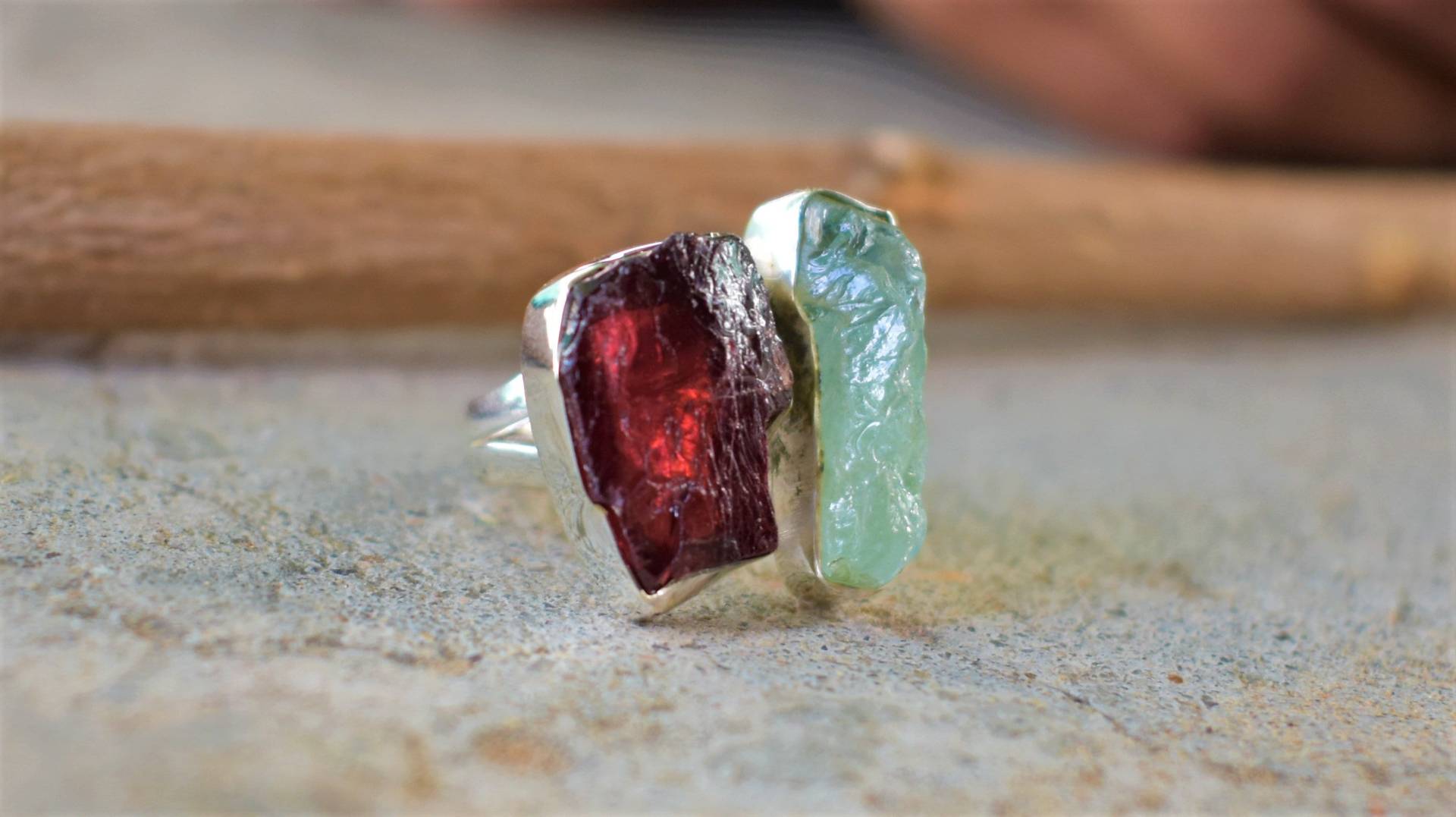 Rohe Aquamarine Und Granat Sterling Silber Dual-Stein Ring von BalajiJewels