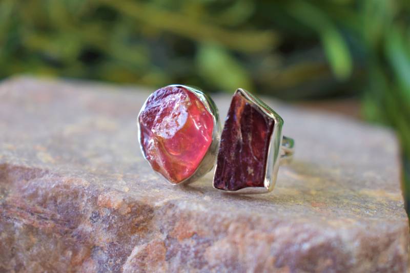 Roter Granat Rosenquarz Sterling Silber Dual Stein Ring von BalajiJewels