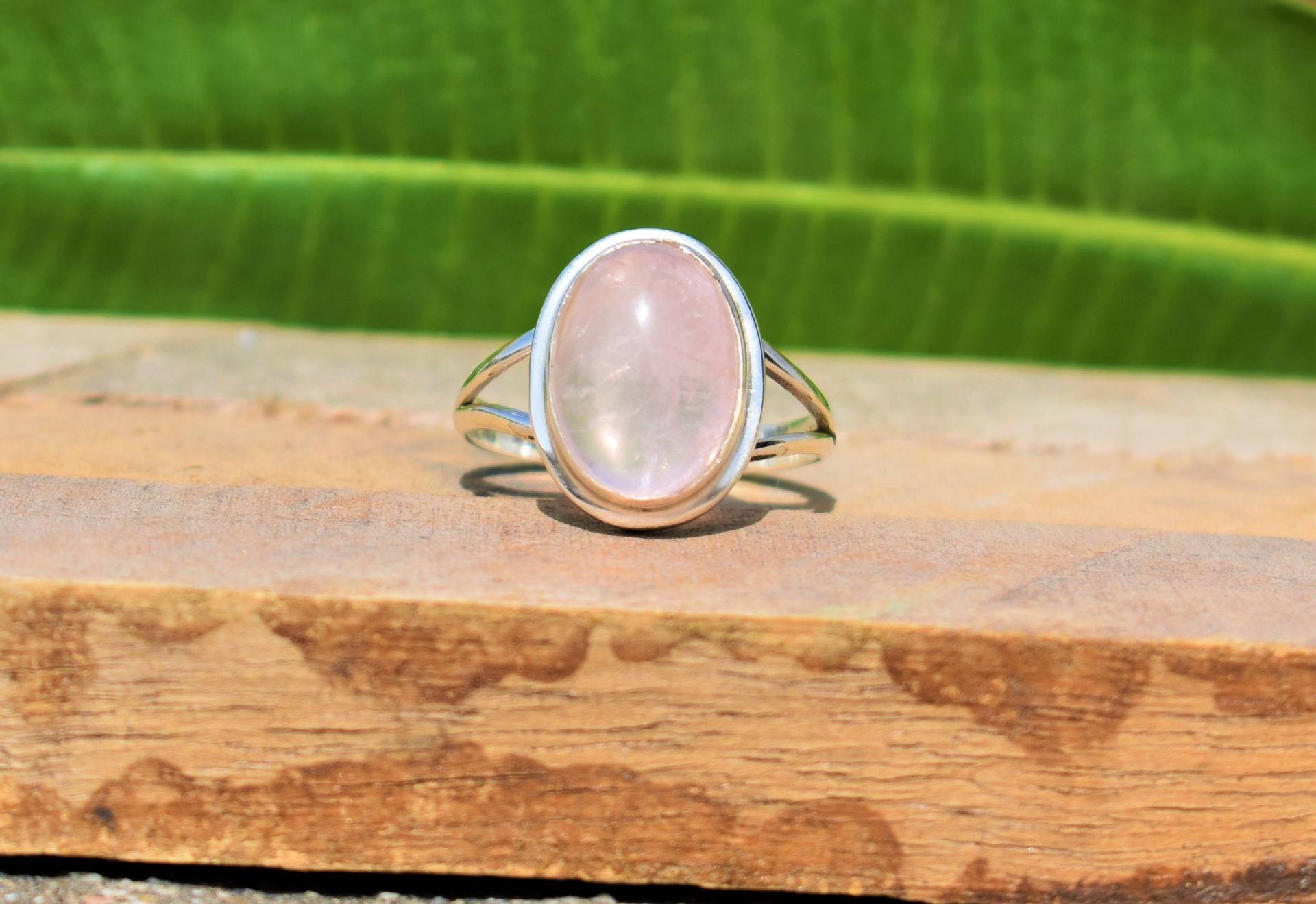 sterling Silber Rosenquarz Ring Ovaler Edelstein, Breites Band von BalajiJewels