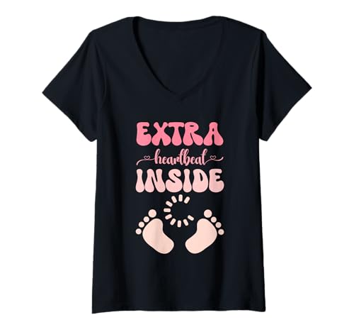 Damen Werdende Mutter EXTRA HEARTBEAT INSIDE Lustig Bald Mama T-Shirt mit V-Ausschnitt von Bald Mama Shirt Werdende Mutter Tag Baby Kommt
