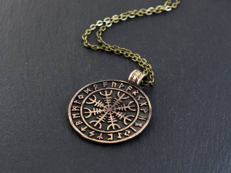 Handgehämmerter Wikinger Aegishjalmur Anhänger Bronze-Runen-Amulett von BaldurJewelryShop