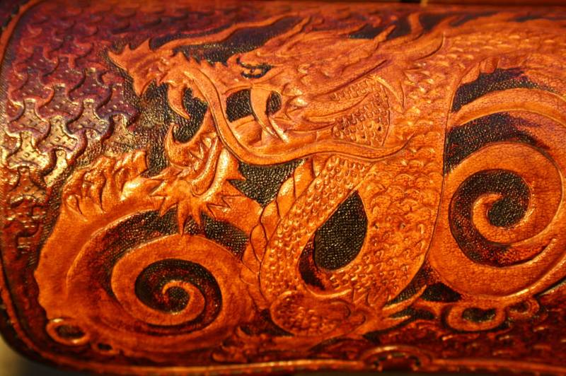 Handgefertigte Leder Dragon Roll Werkzeugtasche von BalewCo