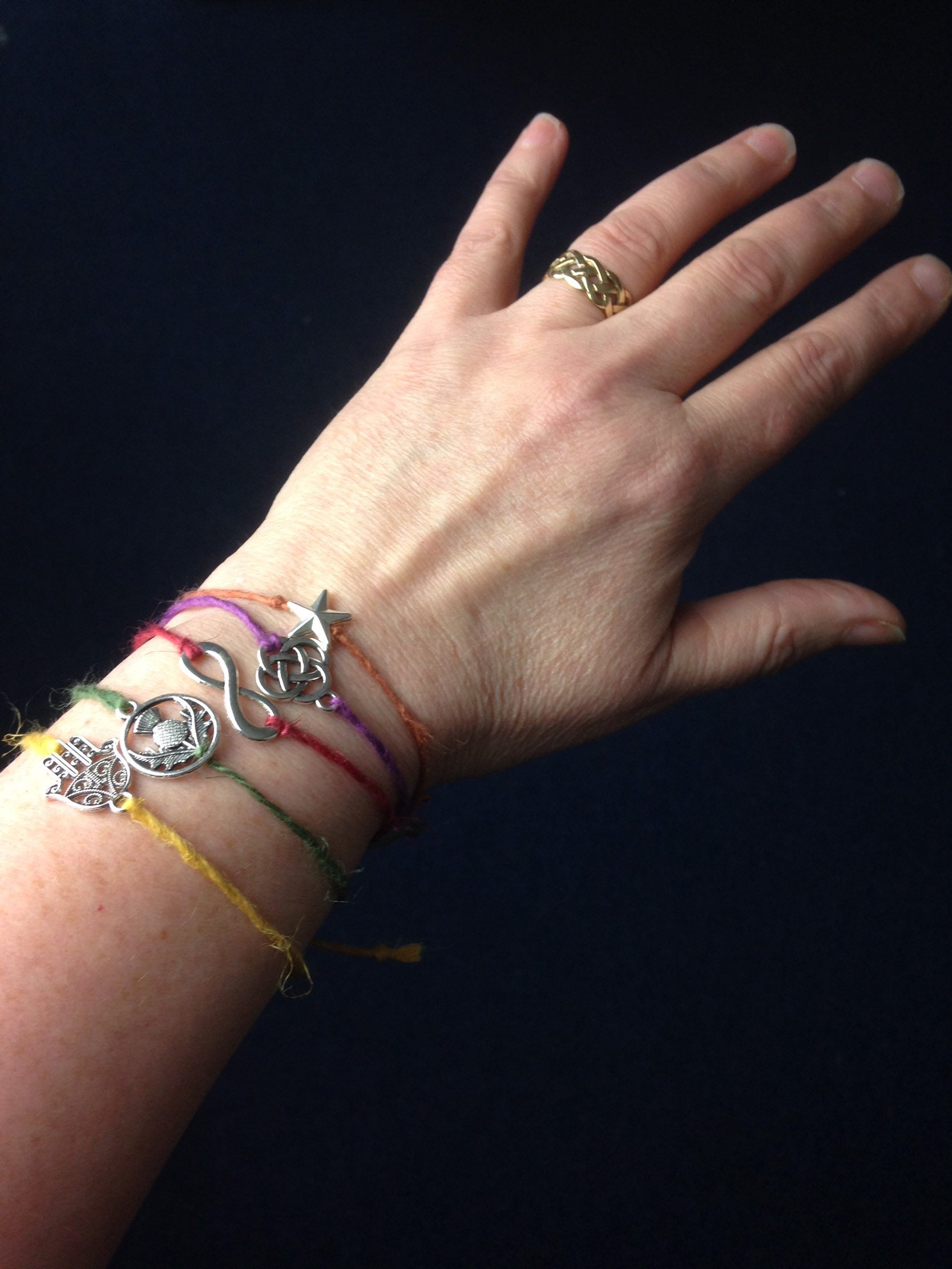 Beliebige 4 Für 12 Uk Pfund Wunsch Armbänder, Leinen Bettelarmband, Make A Wish Armband, Glücksbringer Zero Waste von Balgarvieweaving