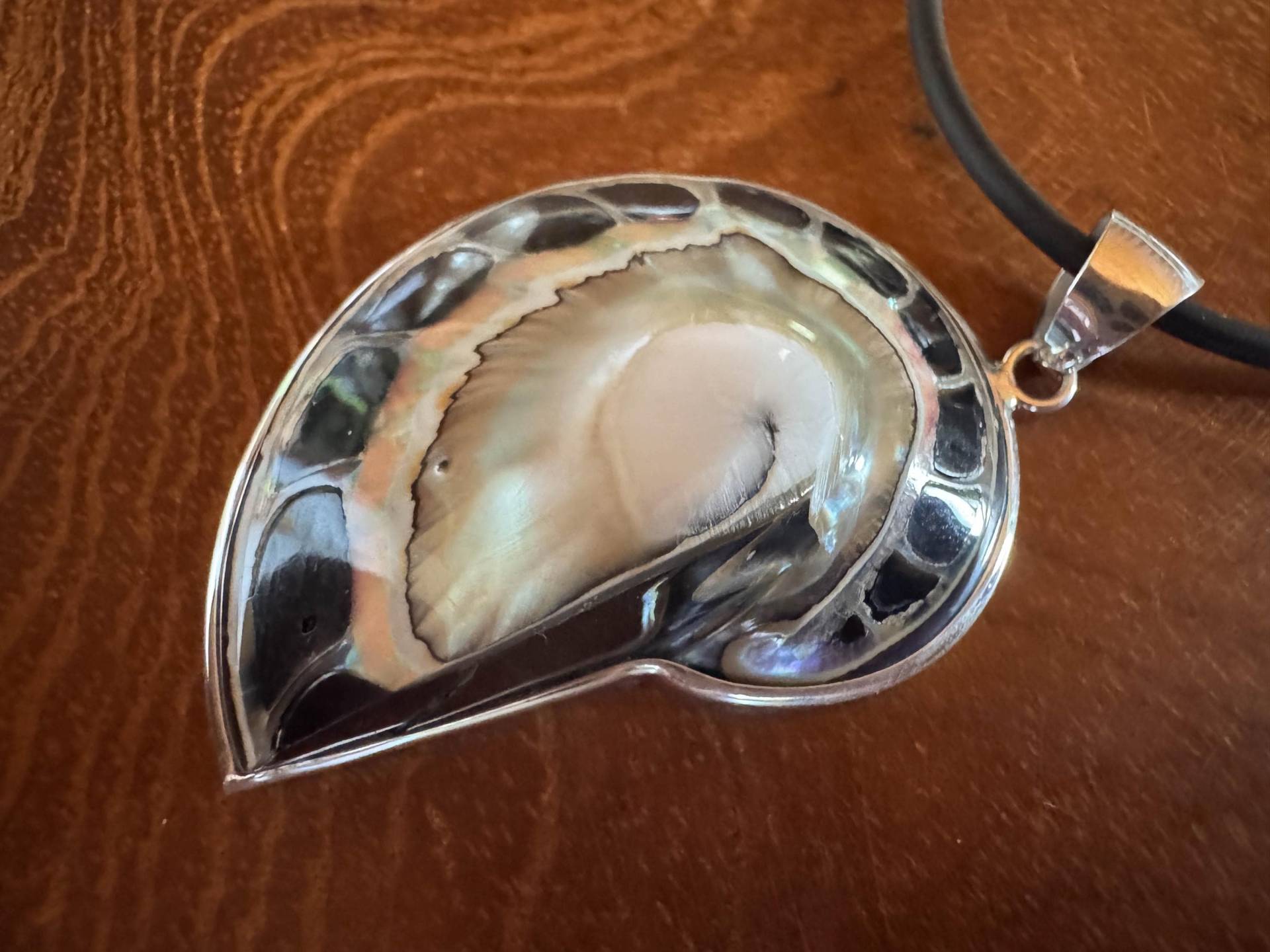 Bali Black Nautilus Ocean Shell Pendant Set in Sterling Silver Personalised Gift Bali Black Nautilus Ocean Shell Pendant Set in Sterling Silver Personalised Gift von BaliMoonSilver