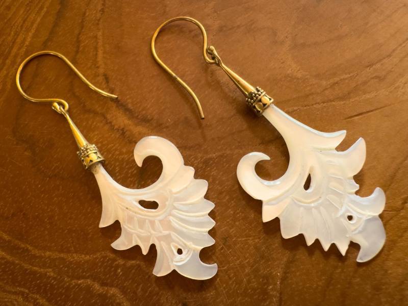 Bali Ear Hangers Carved Shell Wing Shaped Handmade Balinese Jewelry, Boho, Art Deco 52mm Bali Ear Hangers Carved Shell Wing Shaped Handmade Balinese Jewelry, Boho, Art Deco 52mm von BaliMoonSilver