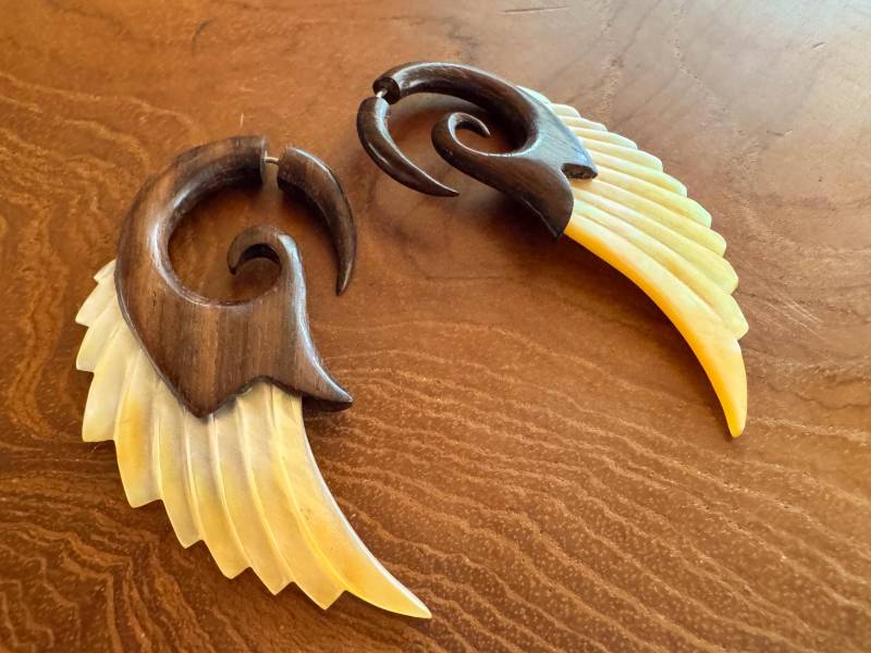 Bali Ear Hangers Carved Shell Wing Shaped Handmade Balinese Jewelry Bali Ear Hangers Carved Shell Wing Shaped Handmade Balinese Jewelry von BaliMoonSilver