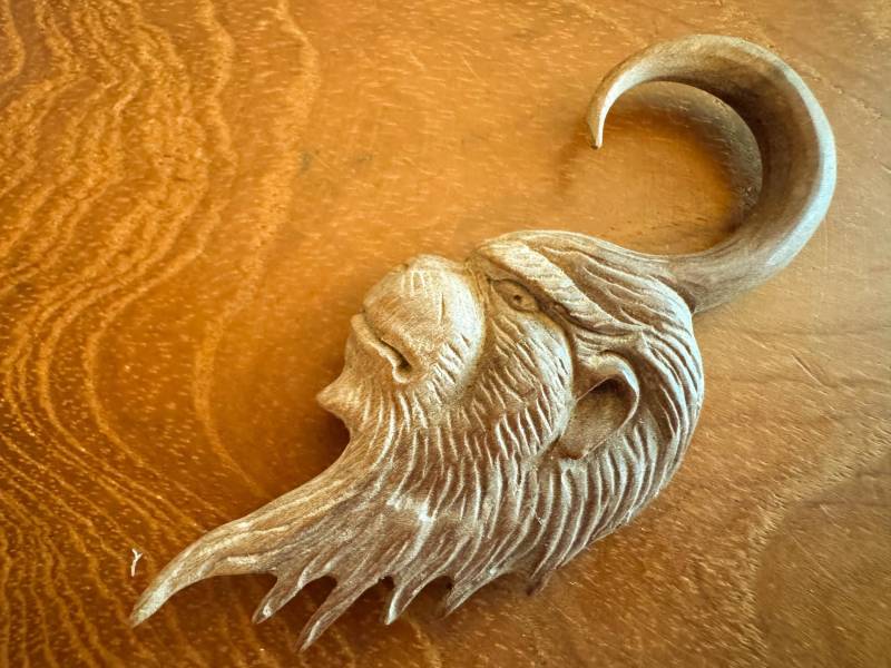 Ear Hanger Bali Hanuman Monkey Carved Wood Handmade Balinese Jewelry, Boho, Art Deco Ear Hanger Bali Hanuman Monkey Carved Wood Handmade Balinese Jewelry, Boho, Art Deco von BaliMoonSilver