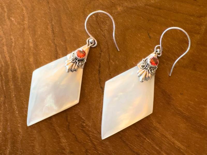 Red Garnet Stone Ocean Shell Diamond Shaped Earrings 925 Sterling Silver, Bali Jewelry, Gift Of Nature von BaliMoonSilver