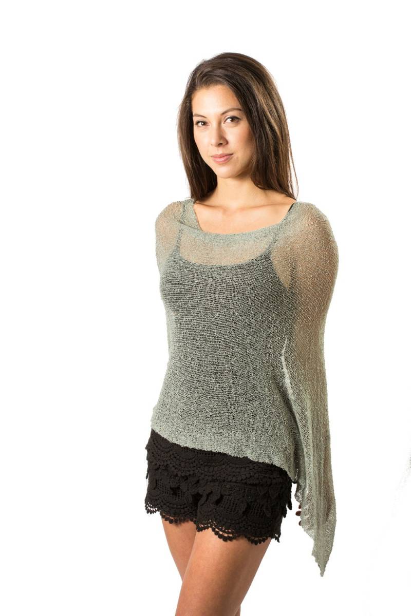 Salbei Grüner Boho Sommer Strick Poncho, Vielseitiger Infinity Damen Hochzeit Resort Wear, Schiere Poncho 50+ Farben Avail #109 von BaliPrema