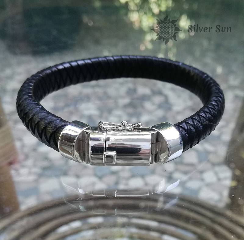 Armband Schwarzes Leder Sterling Silber Verschluss Beinhaltet Markenverpackung Sun Style Schmuck Design Handmade Aus Bali von BaliSilverSun