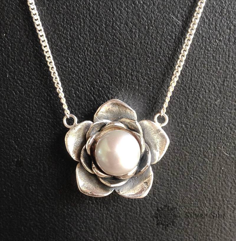 Halskette Sterling Silber Kette 48-50cm Anhänger Lotus Süsswasserperlen Beinhaltet Verpackung Sonnenstil Schmuck Design Handmade Aus Bali von BaliSilverSun