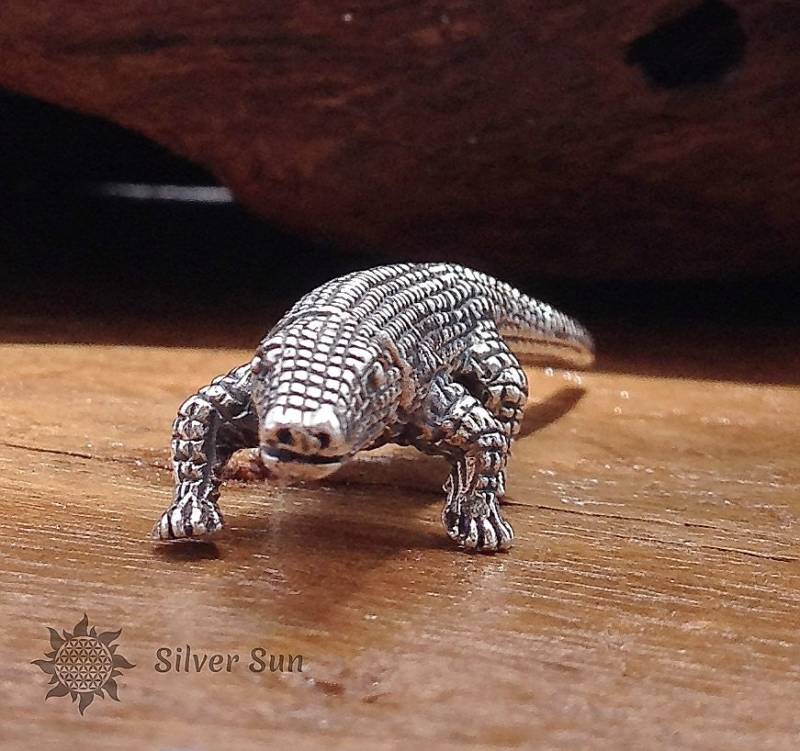 Komodo Drache Sterling Silber Miniatur Anhänger Schlüsselanhänger Halskette Beinhaltet Verpackung Sonnenstil Schmuck Design Handmade Aus Bali von BaliSilverSun