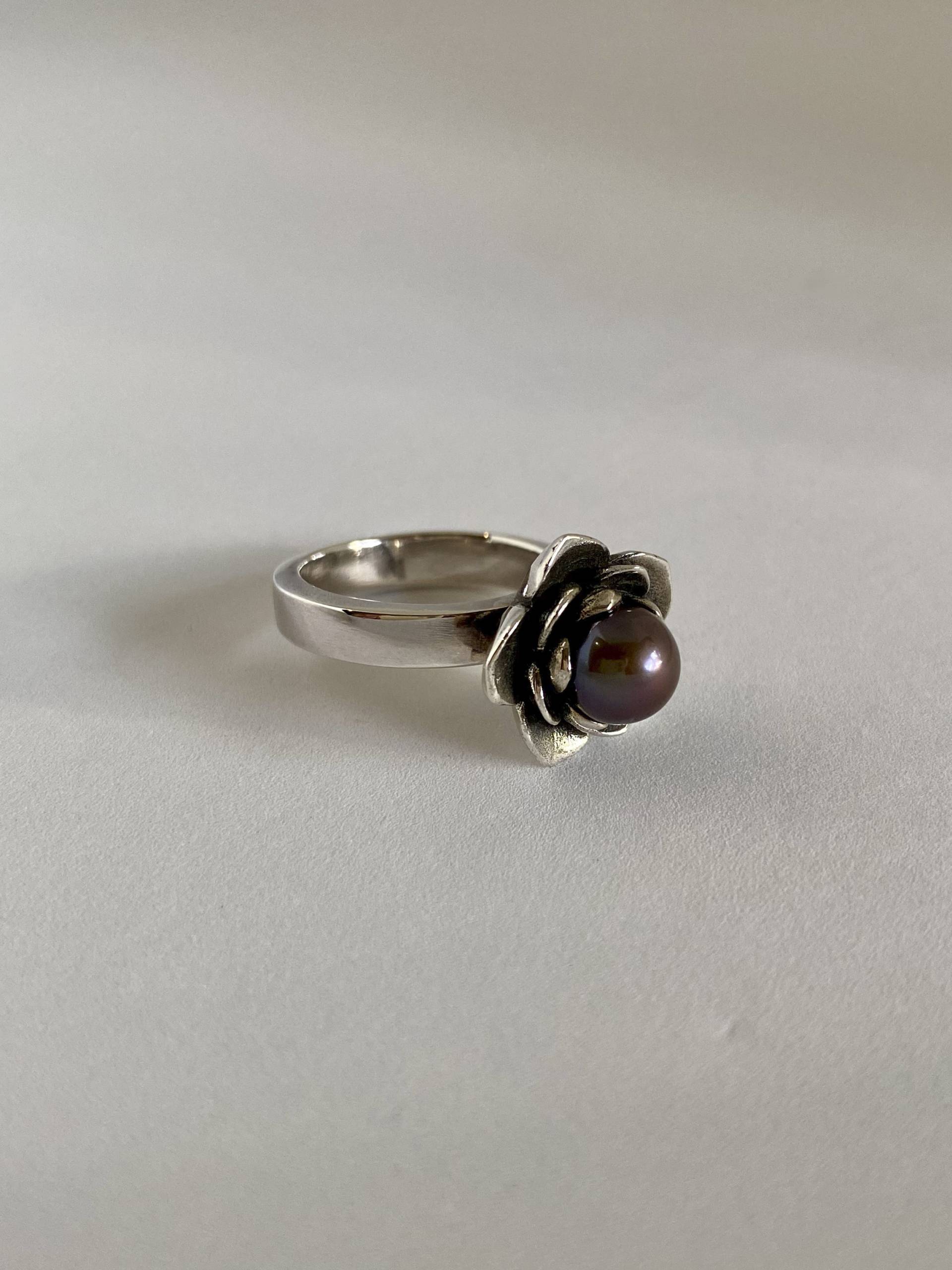 Lotus Ring Sterlingsilber Und Schwarze Perle Größenverstellbar Schmuckdesign Beinhaltet Markenverpackung Silber Sonnen Stil Handgefertigt Aus Bali von BaliSilverSun