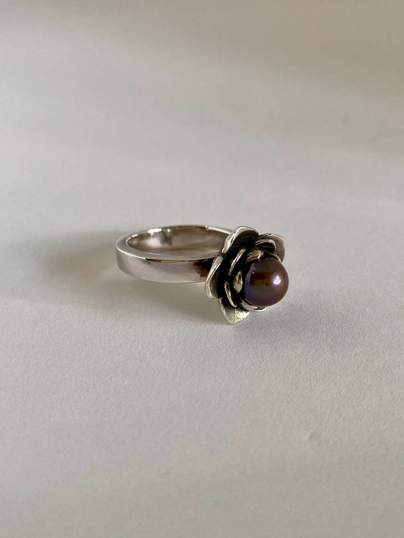 Lotus Ring Sterlingsilber Und Schwarze Perle Größenverstellbar Schmuckdesign Beinhaltet Markenverpackung Silber Sonnen Stil Handgefertigt Aus Bali von BaliSilverSun