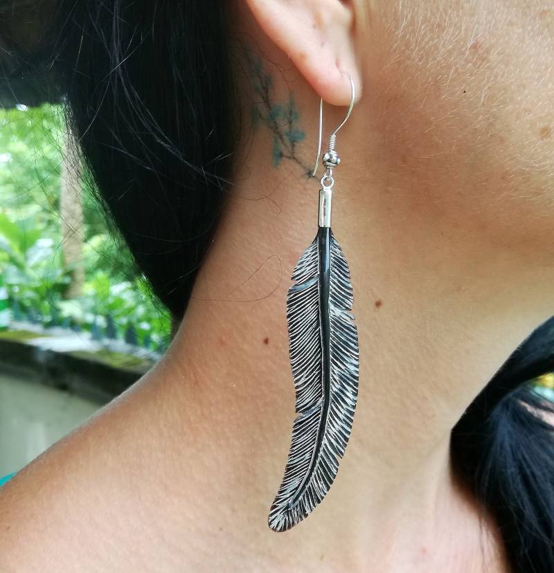 Nur Ein Crowquill Ohrring Schwarzer Knochen Und Sterling Silber Handarbeit Beinhaltet Markenverpackung Sonnenstil Schmuck Design Aus Bali von BaliSilverSun