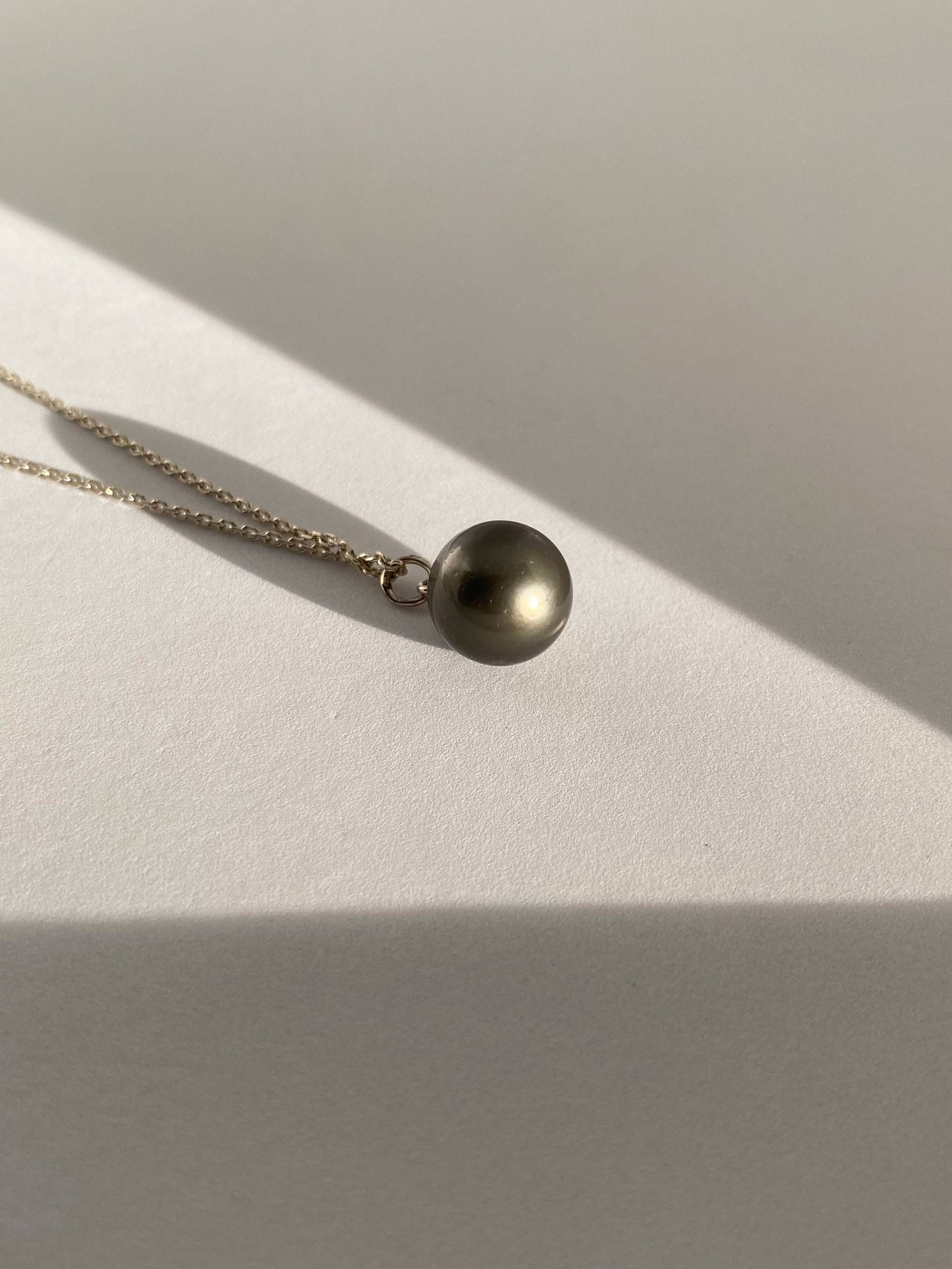 Nur Eine Halskette Mit Anhänger Aus Schwarzer Südseeperle | Sterlingsilberkette, Schmuckdesign Im Sonnenstil, Silber Handgefertigt Bali von BaliSilverSun