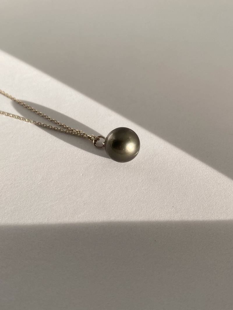 Nur Eine Halskette Mit Anhänger Aus Schwarzer Südseeperle | Sterlingsilberkette, Schmuckdesign Im Sonnenstil, Silber Handgefertigt Bali von BaliSilverSun