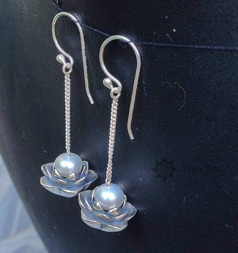 Ohrringe Lotus Sterling Silber Süsswasser Grau Perlen Beinhaltet Markenverpackung Sonnenstil Schmuck Design Handmade Aus Bali von BaliSilverSun