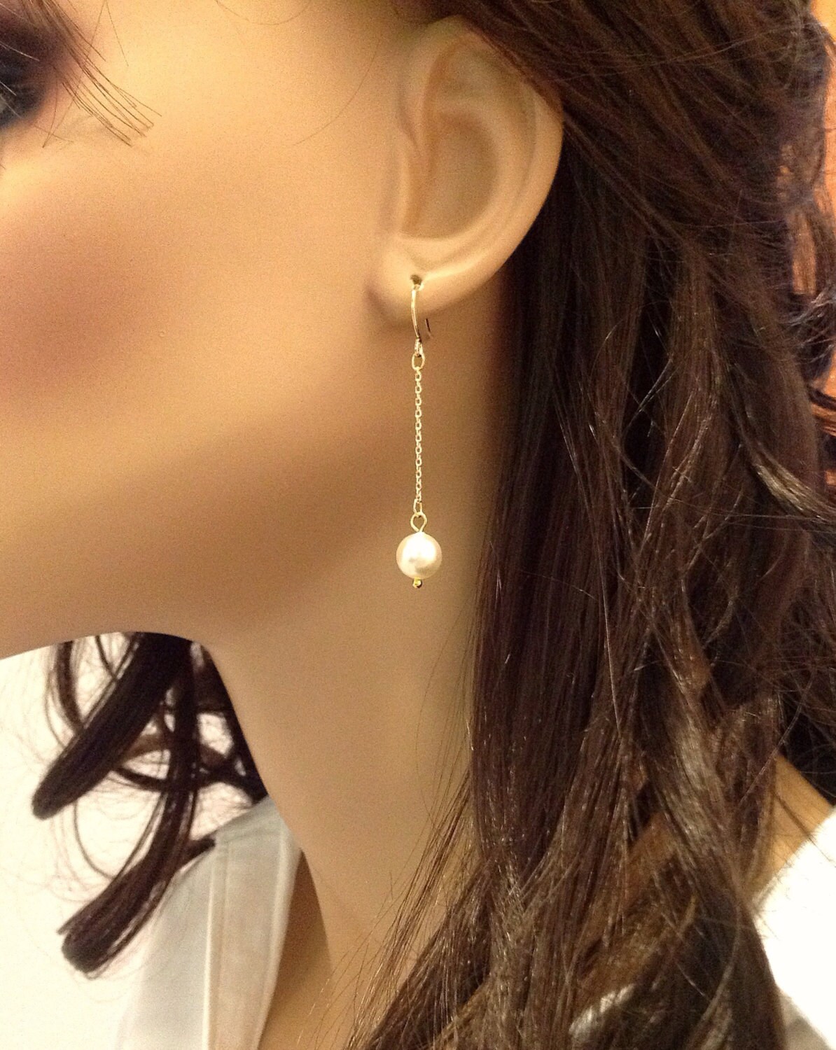 Lange Goldohrringe, Perle Baumeln Ohrringe, Weiße Schmuck, Einfache Lange Kette Ohrringe Gold Handgemacht, Drop von BalmDesigns