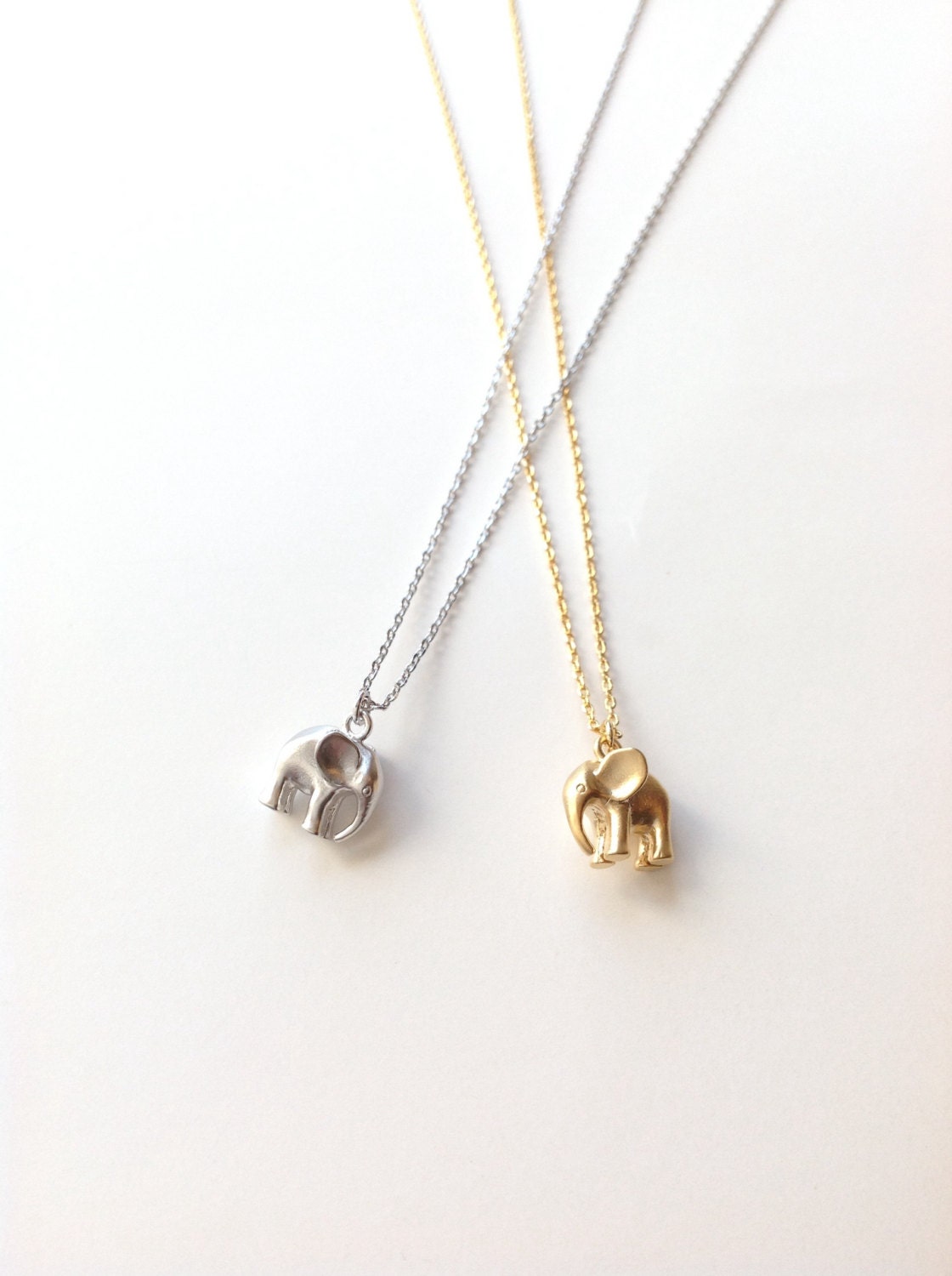 Zierliche Elefant Kette Gold Oder Silber Charm Anhänger, Glitzernde Kette Zierliche Elefant Kette Gold Oder Silber Charm Anhänger, Glitzernde Kette von BalmDesigns