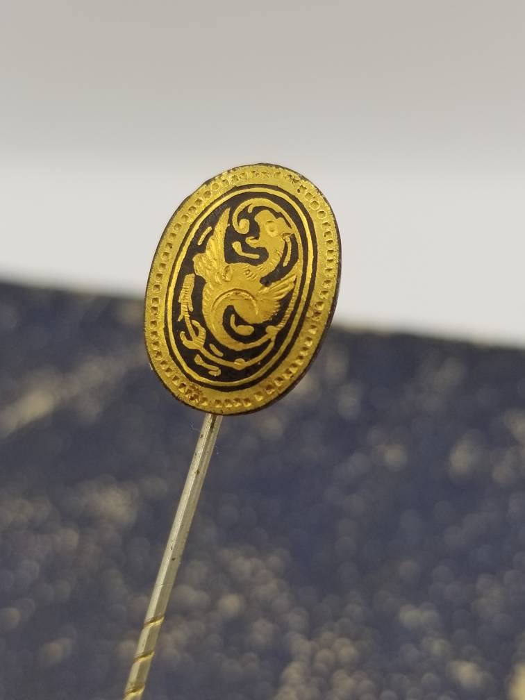Vintage Damaszener Krawattennadel Mit Verzierten Vogel in Gold Auf Schwarzen Paneelen von BalthazarBoutique