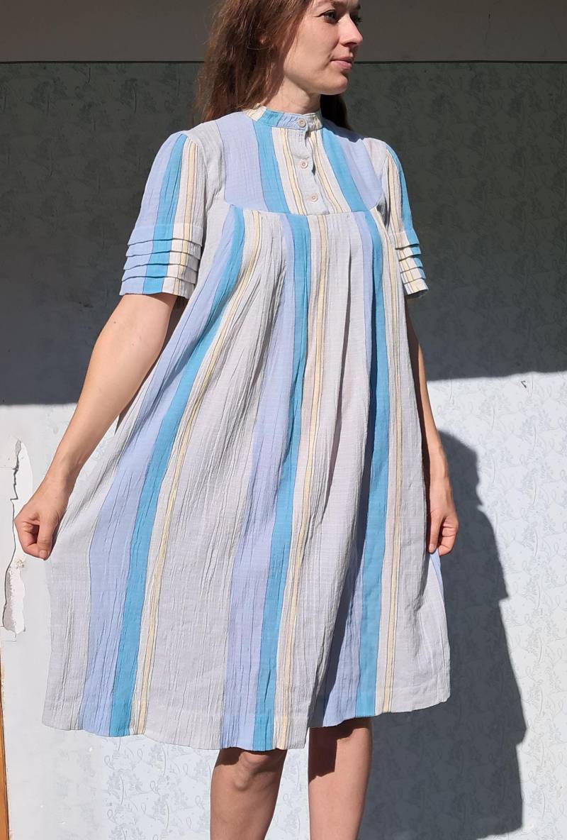 Sommerkleid Aus Baumwoll-Musselin 80Er Jahre Cottagecore in Pastellblau Gestreift von BalthazarVintage