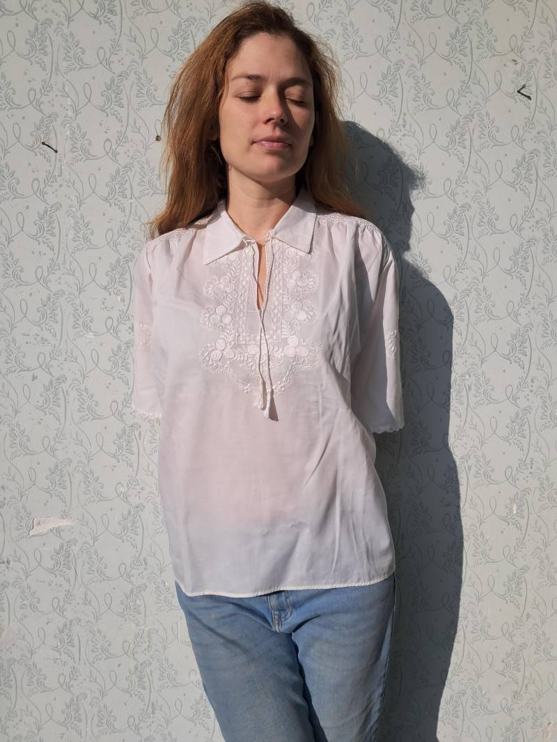 Weiße Bestickte Bluse 70Er Jahre Handgefertigte Bauernbluse von BalthazarVintage