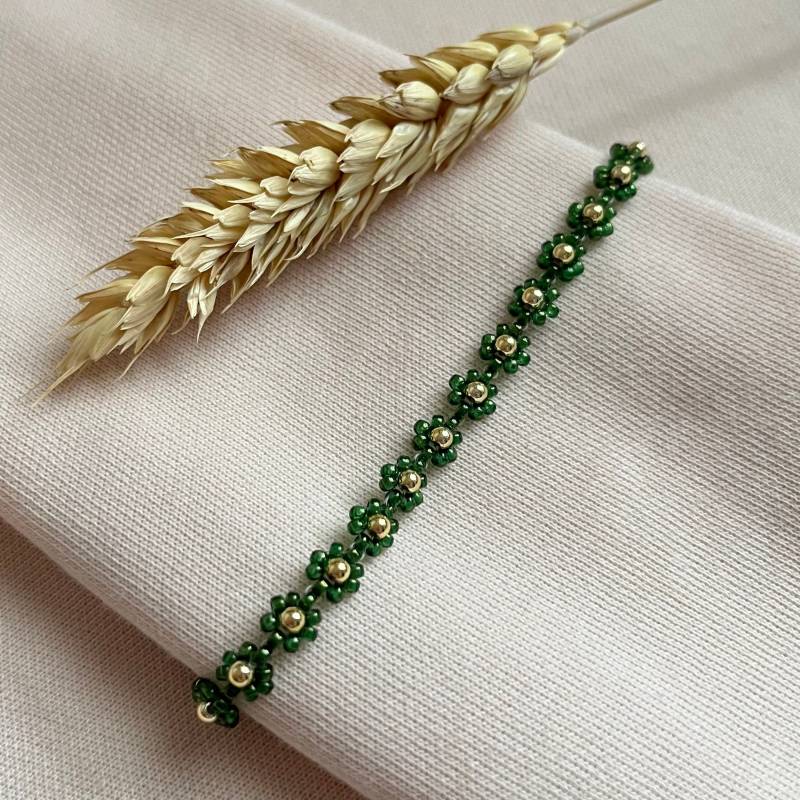 Blumen-Perlenarmband Dunkelgrün von BalticArtCreations