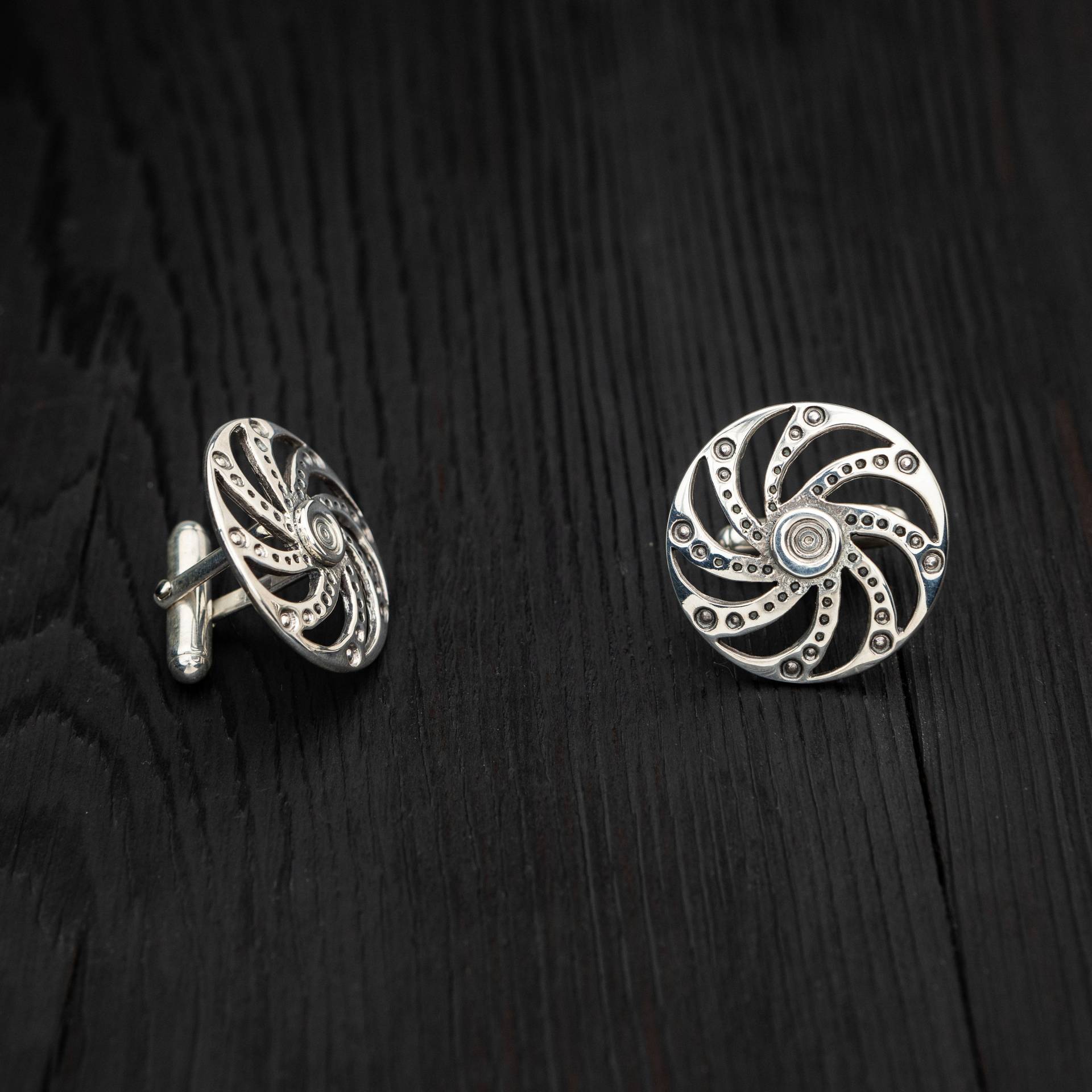 Edle Runde Silber Manschettenknöpfe || Mit Sonnensymbol Ein Originelles Geschenk Im Ethno-stil Für Männer Handgefertigte von BalticJewelryLatvia