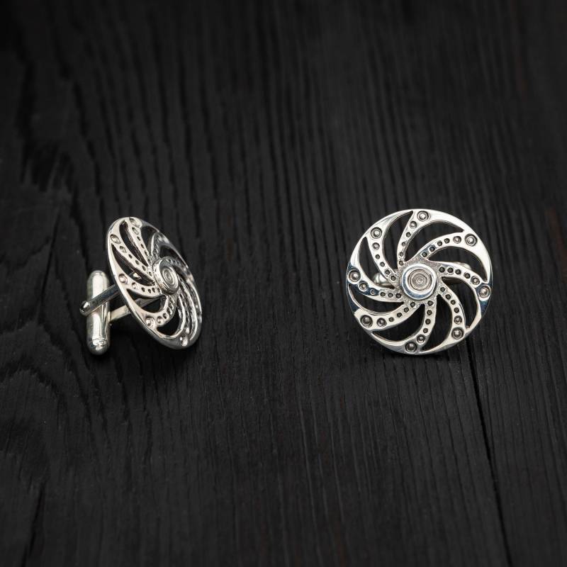 Edle Runde Silber Manschettenknöpfe || Mit Sonnensymbol Ein Originelles Geschenk Im Ethno-stil Für Männer Handgefertigte Edle Runde Silber Manschettenknöpfe || Mit Sonnensymbol Ein Originelles Geschenk Im Ethno-stil Für Männer Handgefertigte von BalticJewelryLatvia