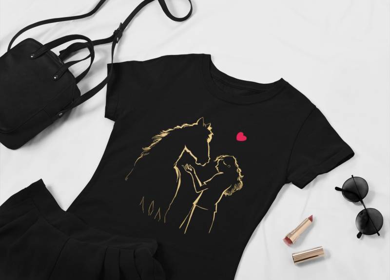 T-Shirt Reiten Mädchen Und Pferd Reitsport Reiterin Gold Herz Frauen von BalticShirtshop