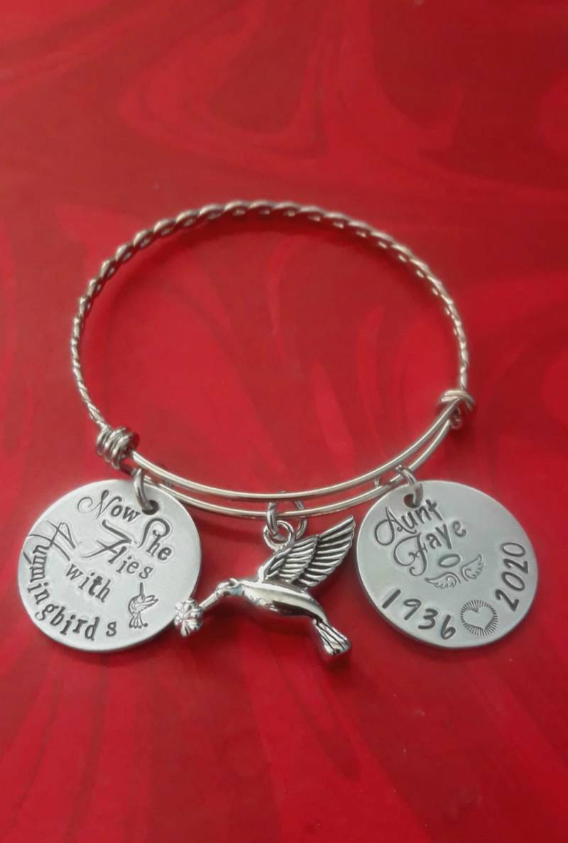 Jetzt Fliegt Sie Mit Kolibri-Gedenkarmband, Kolibri-Edelstahl-Urne, Personalisierte Mom Bana-Erinnerungsmutter Von Engel von BamBamKreations