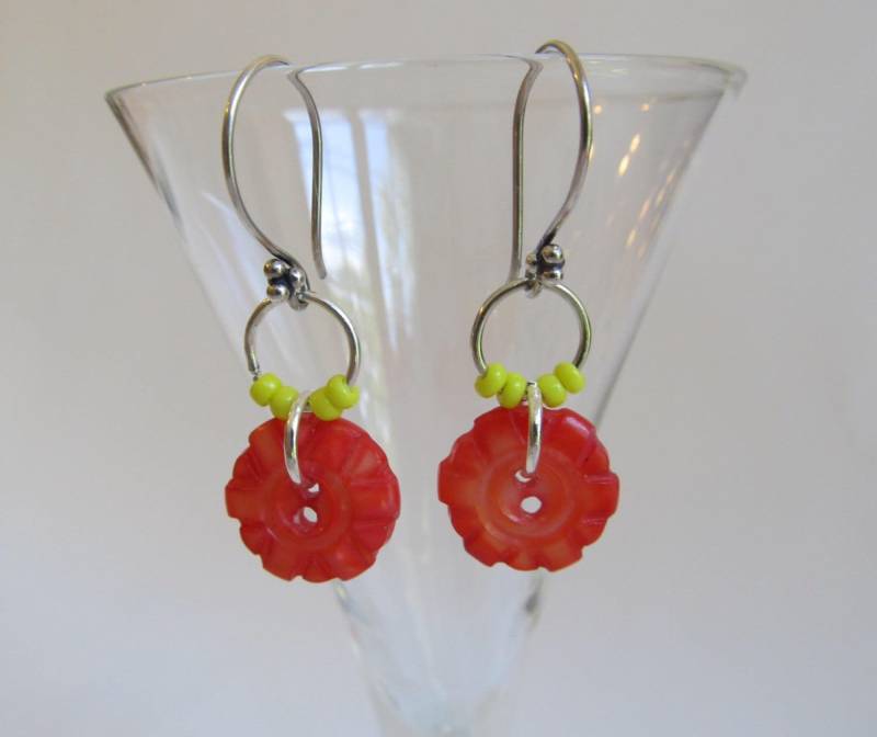 Vintage Rote Perlmutt & Gelbe Perle Tropfen Ohrringe Mit Sterling Silber Ohr Drähte Mpe162 von BamasButtons