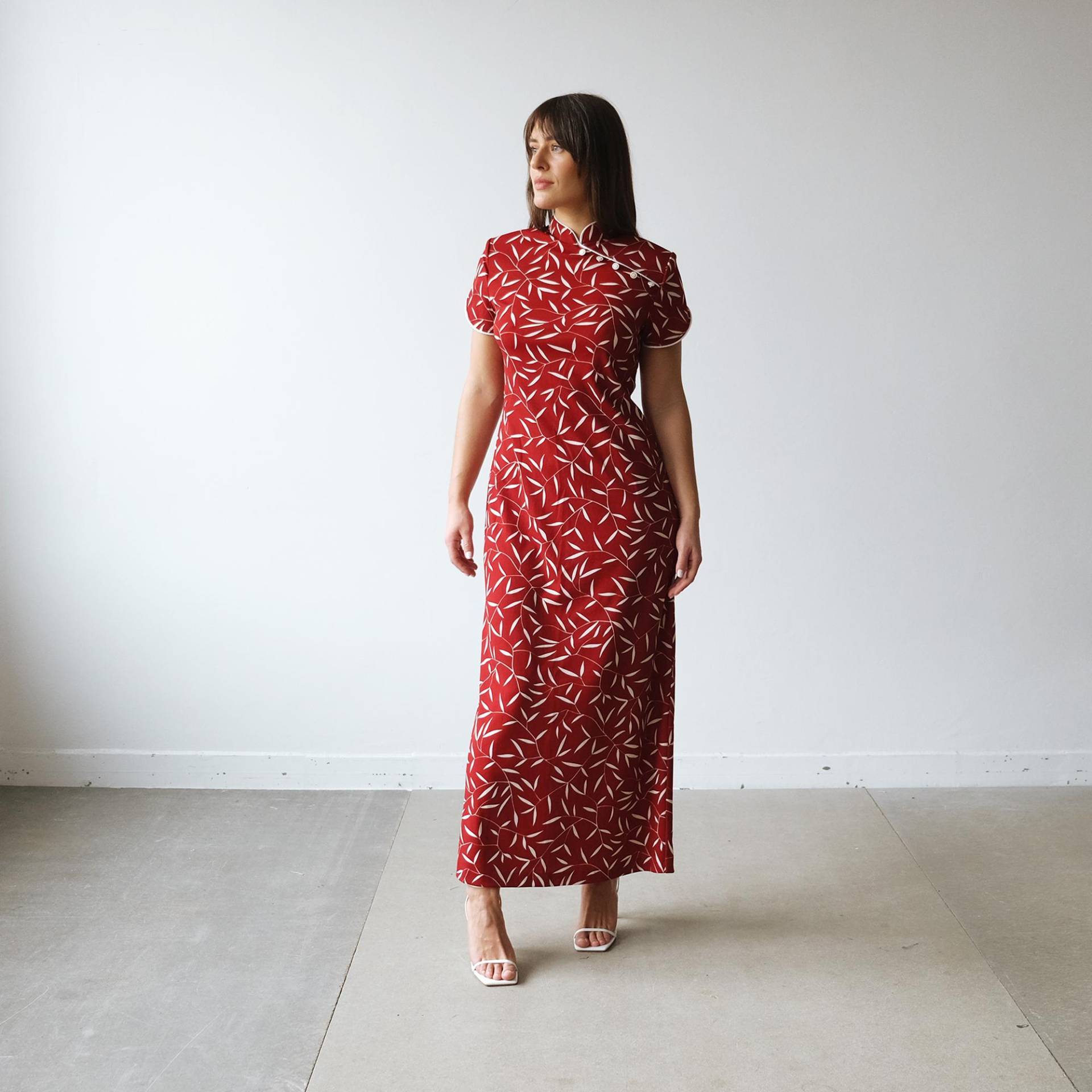 70Er Vintage Maxi Cheongsam Floral Kleid Burgund Mode Retro Abendkleid Abendkleidung Elegant Kurzarm Sz S 70Er Vintage Maxi Cheongsam Floral Kleid Burgund Mode Retro Abendkleid Abendkleidung Elegant Kurzarm Sz S von BambiAndPeach