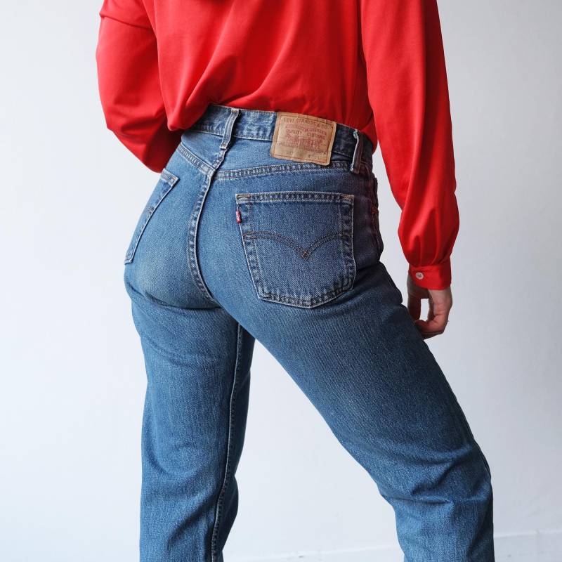 Vintage Levi's Slim 517 Medium Blue Wash Denim Damen Jeans 80Er 90Er High Waist Button Fly Straight Cut Mom Retro Damengröße W30 L32 von BambiAndPeach