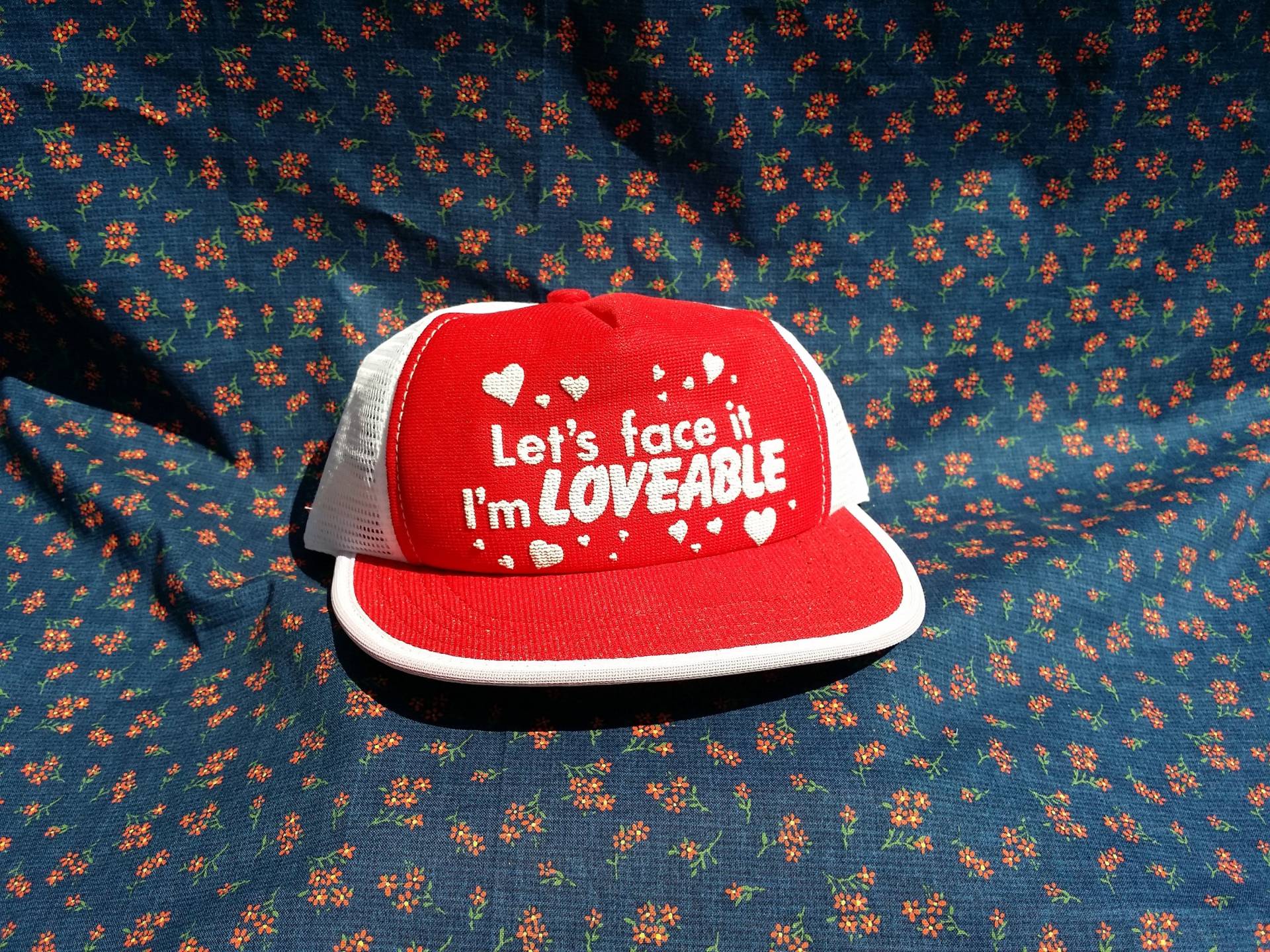 Let's Face It I'm Loveable Baseballmütze, Vintage Kindermütze, Kindergröße Mütze, Trucker Netzmütze, Rote Und Weiße Unisex Hut, Herzen von BambiVintageKids